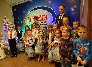 В ЛГЭКе вручили новогодние подарки юным художникам В ЛГЭКе вручили новогодние подарки юным художникам