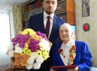 Юлия Александровна Кукишева принимает поздравления с 95-летием!