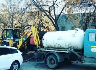 На пр. Победы и ул. Папина ЛГЭК устраняет две коммунальные аварии На пр. Победы и ул. Папина ЛГЭК устраняет две коммунальные аварии
