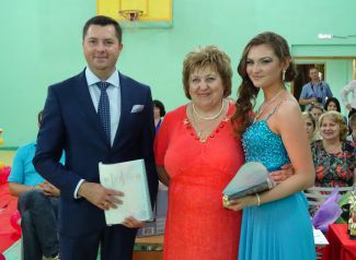 Выпускники липецких школ получили подарки и благодарственные письма от Сергея Коваля Выпускники липецких школ получили подарки и благодарственные письма от Сергея Коваля