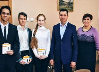 Подарки лучшим школьникам Подарки лучшим школьникам