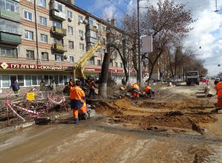 ЛГЭК устраняет серьезную аварию на улице Гагарина ЛГЭК устраняет серьезную аварию на улице Гагарина